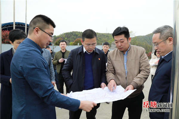 区领导李宏钰,朱海林参加.