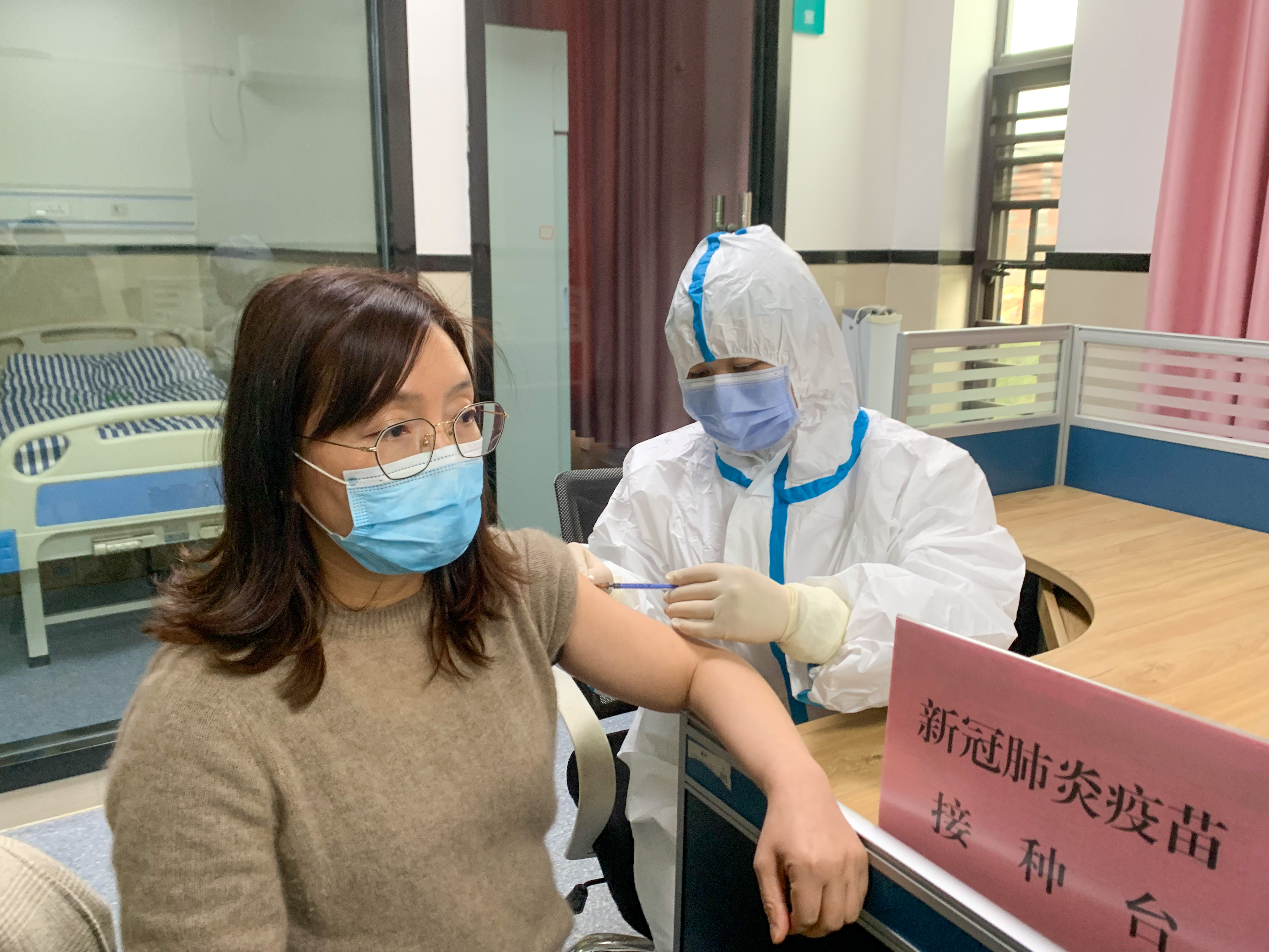 视频|岳阳市民“组团”接种新冠疫苗 社区医院一天接种百余剂次