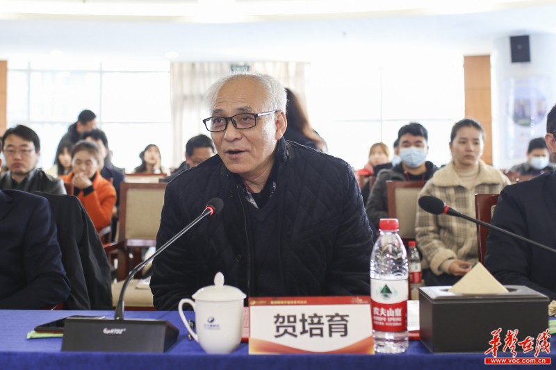 研究员,湖南省雷锋精神研究会副会长兼秘书长贺培育谈雷锋精神发展