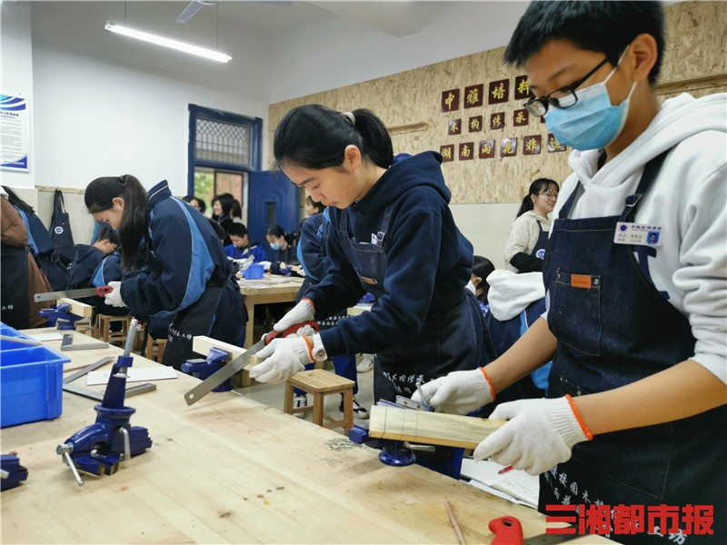 初中生变身"鲁班"?这个学校劳动教育有点不一样