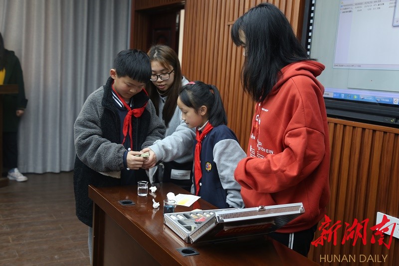 常德市武陵区东风小学学生争做爱鸟护林员