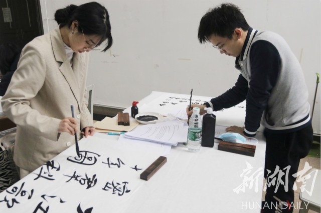 第十三届湖南省大学生书法作品巡回展举行 - 湘大播报 - 新湖南