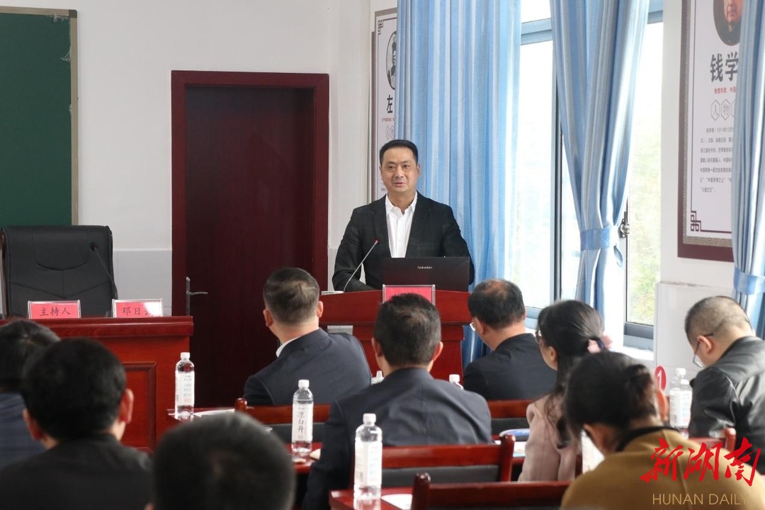 市教育局党委书记,局长余汉平感谢周小李给醴陵思政课建设送来了全新