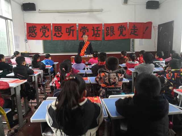 涟源九旬全国道德模范进课堂讲党史