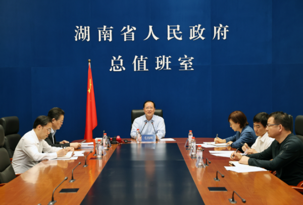 毛伟明在检查调度“五一”应急值守工作时强调  善始善终确保节日期间和谐稳定