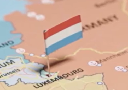 误把界碑撞入法国 比利时农民意外导致法国领土“缩水”