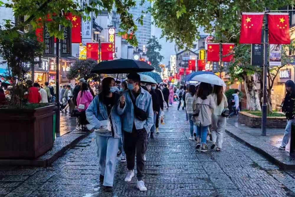 商场“人从众”、餐饮大幅增！湖南消费呈现火热“黄金周”