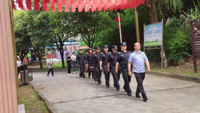 冷水江公安“五一”假期全警在崗守護(hù)平安