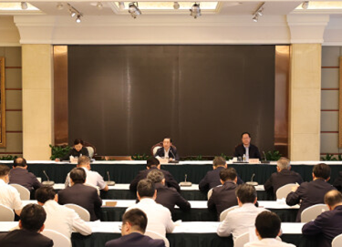 湖南省党政代表团举行赴江西上海考察总结会议