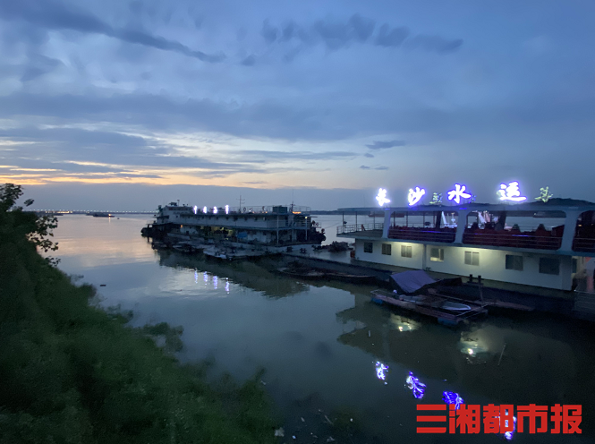 沿著湘江航道看發展丨湘江兩岸夜景璀璨,怎一個美字了得!