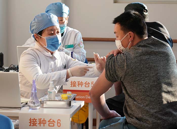 接种疫苗易致病毒变异？又一波新冠疫苗接种谣言来了