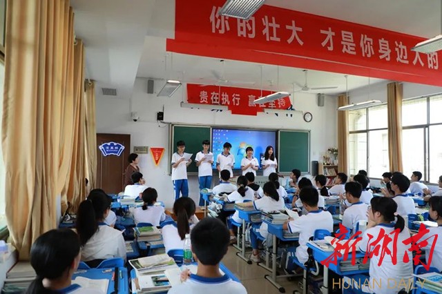 上图:我的课堂我做主。 上图:我的课堂我做主。