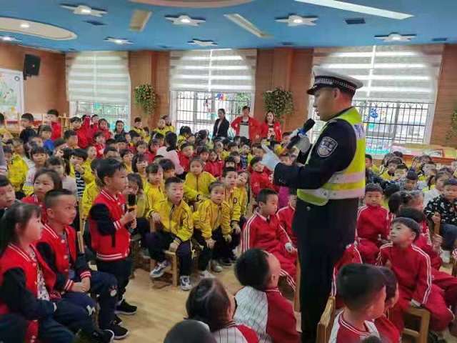 涟源：交通安全教育从“萌娃”抓起