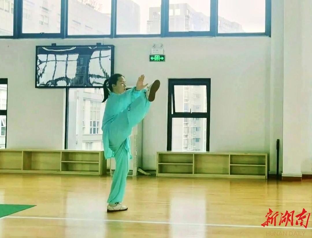 肖紫熙，参加湖南省首屇体育“云”运动会42式太极拳剑一等奖