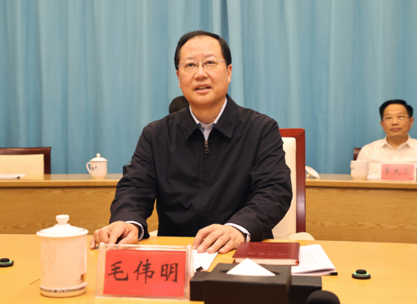毛伟明强调：全力以赴确保时间任务“双过半”