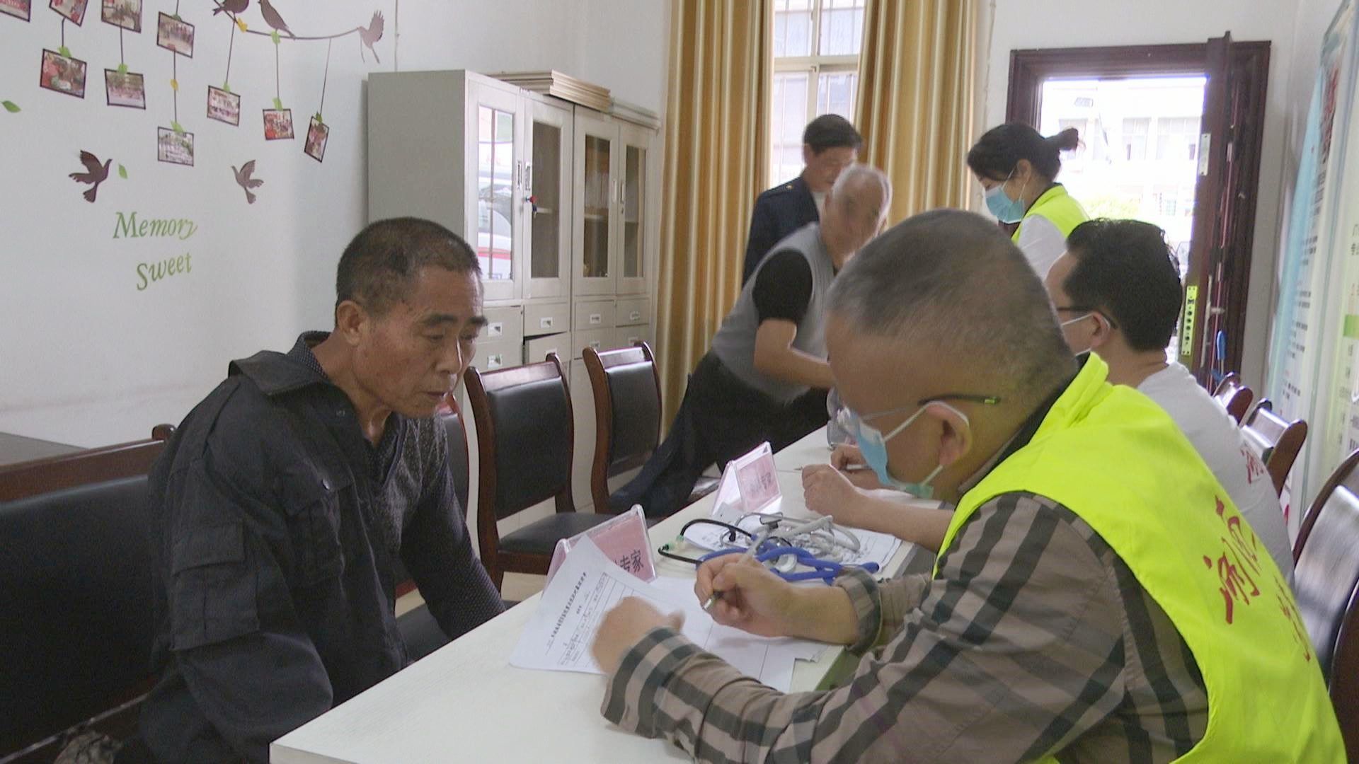 省退役軍人事務(wù)廳來冷水江市開展優(yōu)撫對象醫(yī)療巡診和送醫(yī)送藥活動