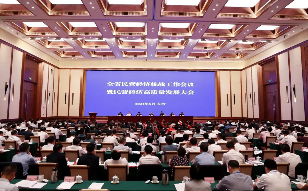 澳优董事长颜卫彬获第四届湖南省“优秀建设者”称号