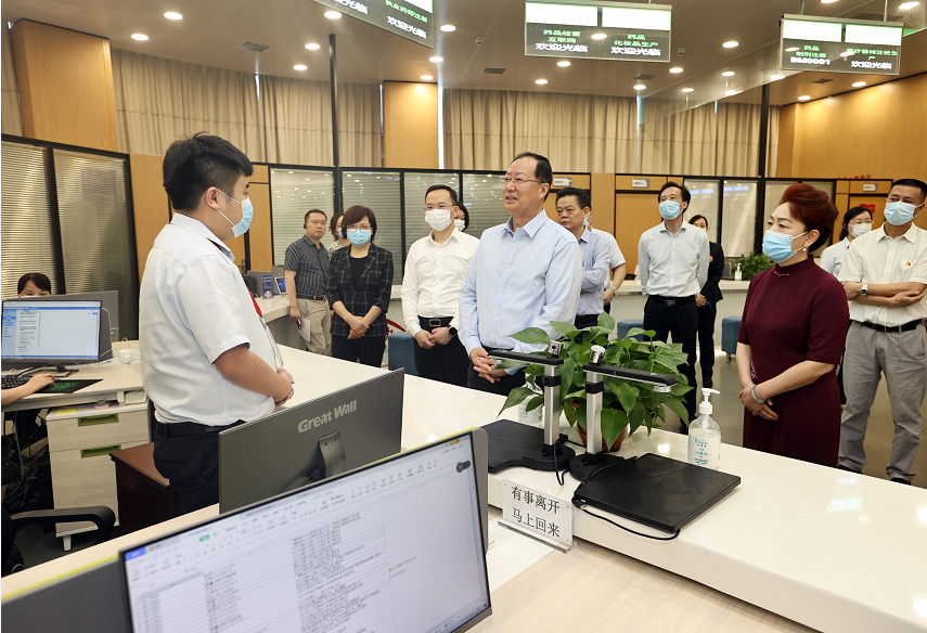 毛伟明在省政务局调研：以高效率的政务管理来服务高质量的经济发展