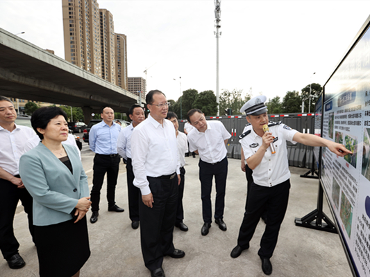 毛伟明调研长沙城区交通疏堵保畅工作