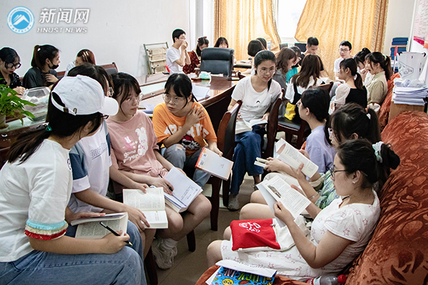 湖南科技大学商学院学生党员分享《中国共产党简史》学习心得
