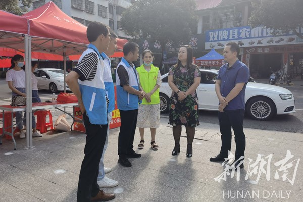 双牌：唐旭到高考志愿服务点看望慰问志愿服务人员