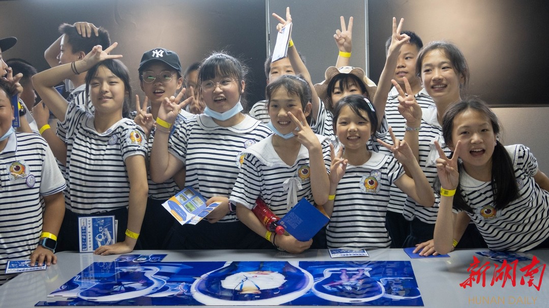 五星闪闪亮 魔尔放光彩