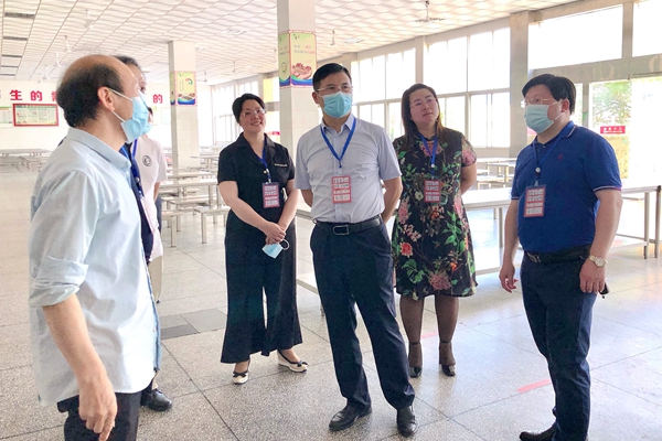 张建坤在二中巡考时强调：确保高考安全有序顺利进行