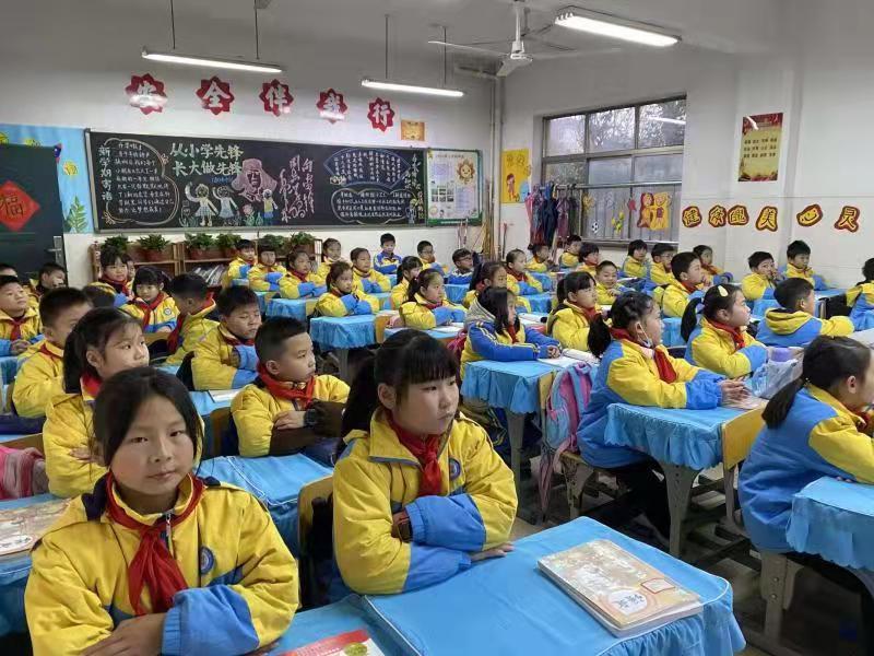 牛new用英雄故事唱响建党百年史望新小学举行2021年春季开学典礼暨