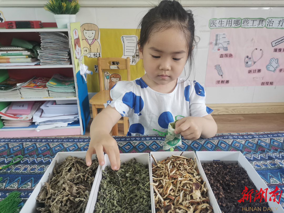 云溪区文桥中心幼儿园：“浓情端午 爱在文幼”