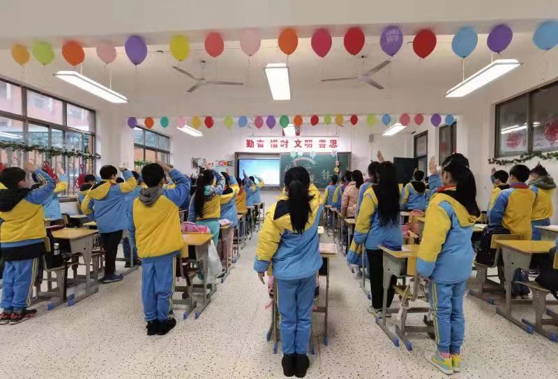 牛new用英雄故事唱响建党百年史望新小学举行2021年春季开学典礼暨