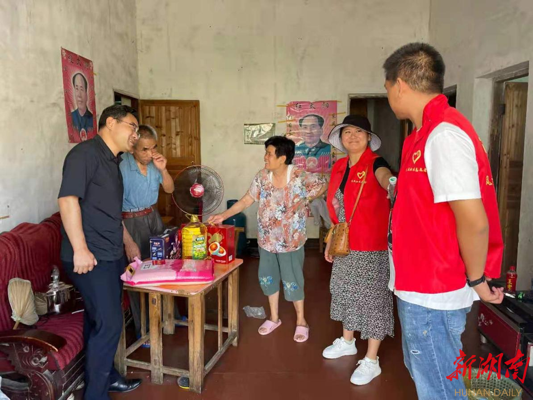 松杨湖街道：端午送温暖，真情暖人心