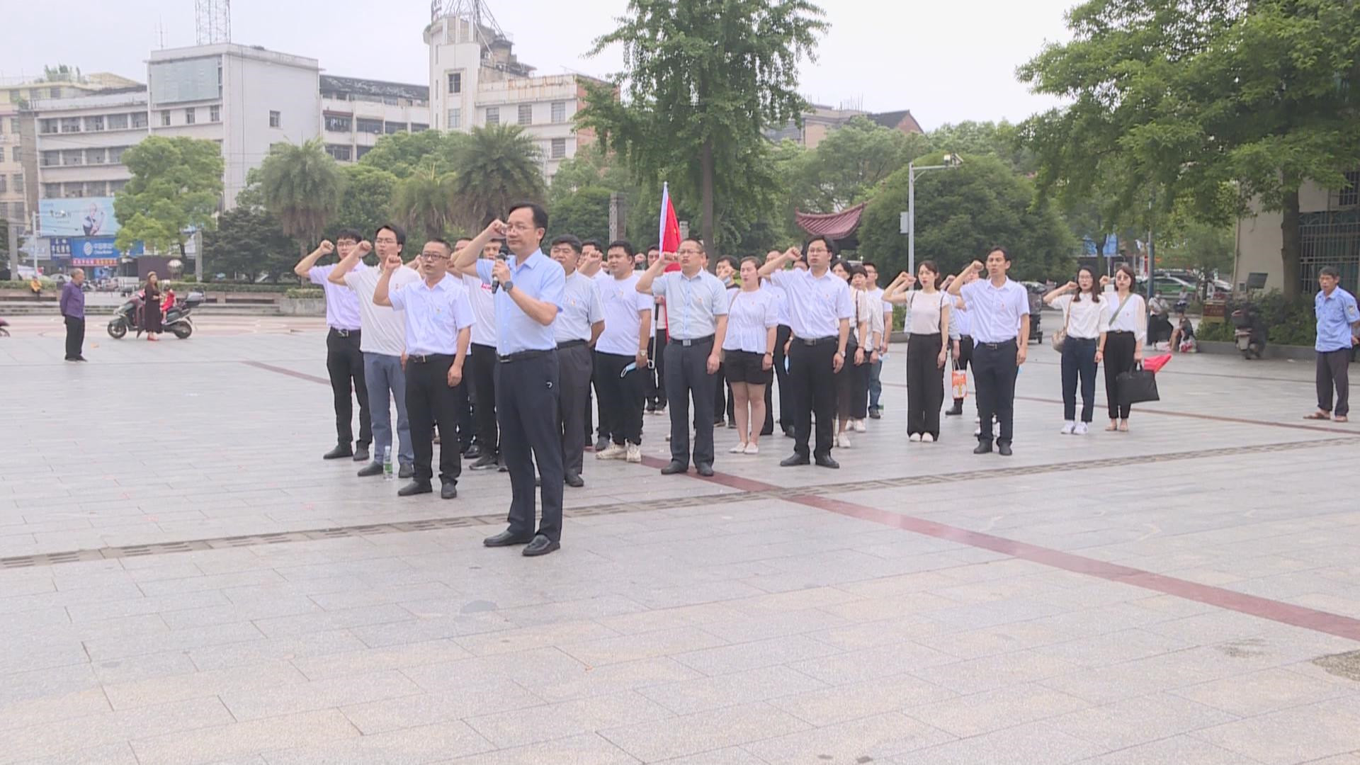 冷水江市政府辦黨員干部赴雙峰開展黨史學(xué)習(xí)教育現(xiàn)場(chǎng)教學(xué)活動(dòng)