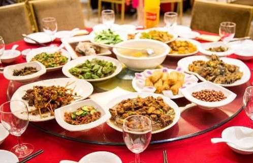 北京晚报：变味儿的谢师宴不能请也不能吃