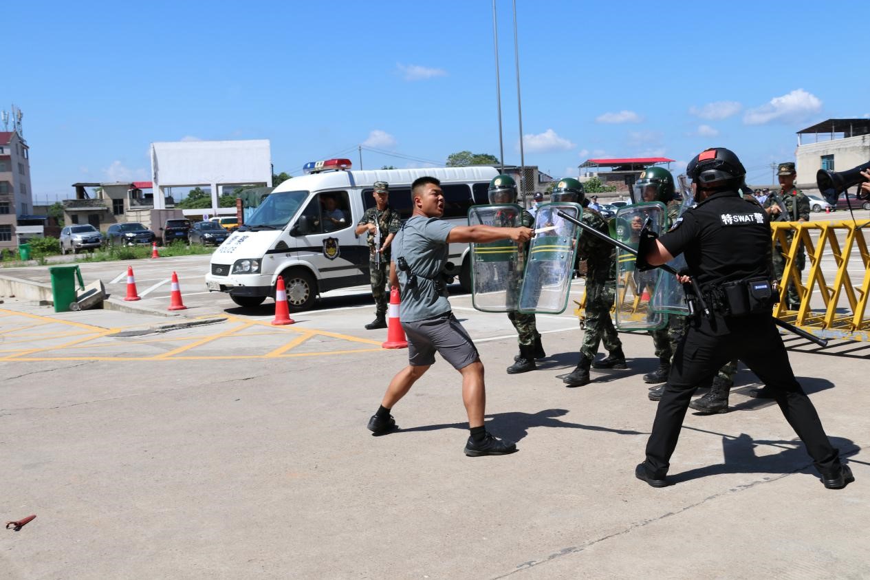 "三警"联动,打响安保维稳攻坚战 邵阳监狱组织开展反恐防暴应急处突