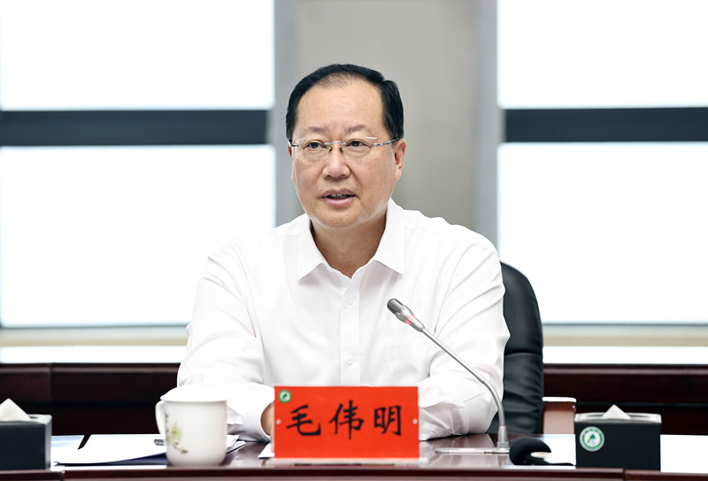 毛伟明在省林业局调研时强调：筑牢生态根基 建设美丽湖南