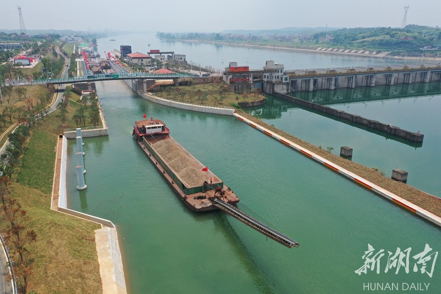 湘江永衡三级航道一期工程湘祁二线船闸建成通航