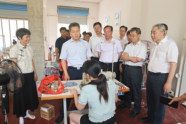 曾超群到涟源调研易地扶贫搬迁安置点工作：把工作做细做实做到位 提升群众幸福感满意度归宿感