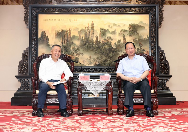 岳阳市政府与长江环保集团签署合作协议 毛伟明会见雷鸣山并共同见证签约