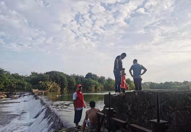 桥头河镇“娄底红”志愿者参与防溺水护平安