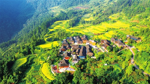 青山碧水迎客来——观赏古丈县高峰镇石门寨村的颜值