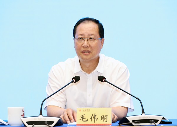 毛伟明在省政府第八次全会上强调 落实省委全会部署 全面完成全年目标任务