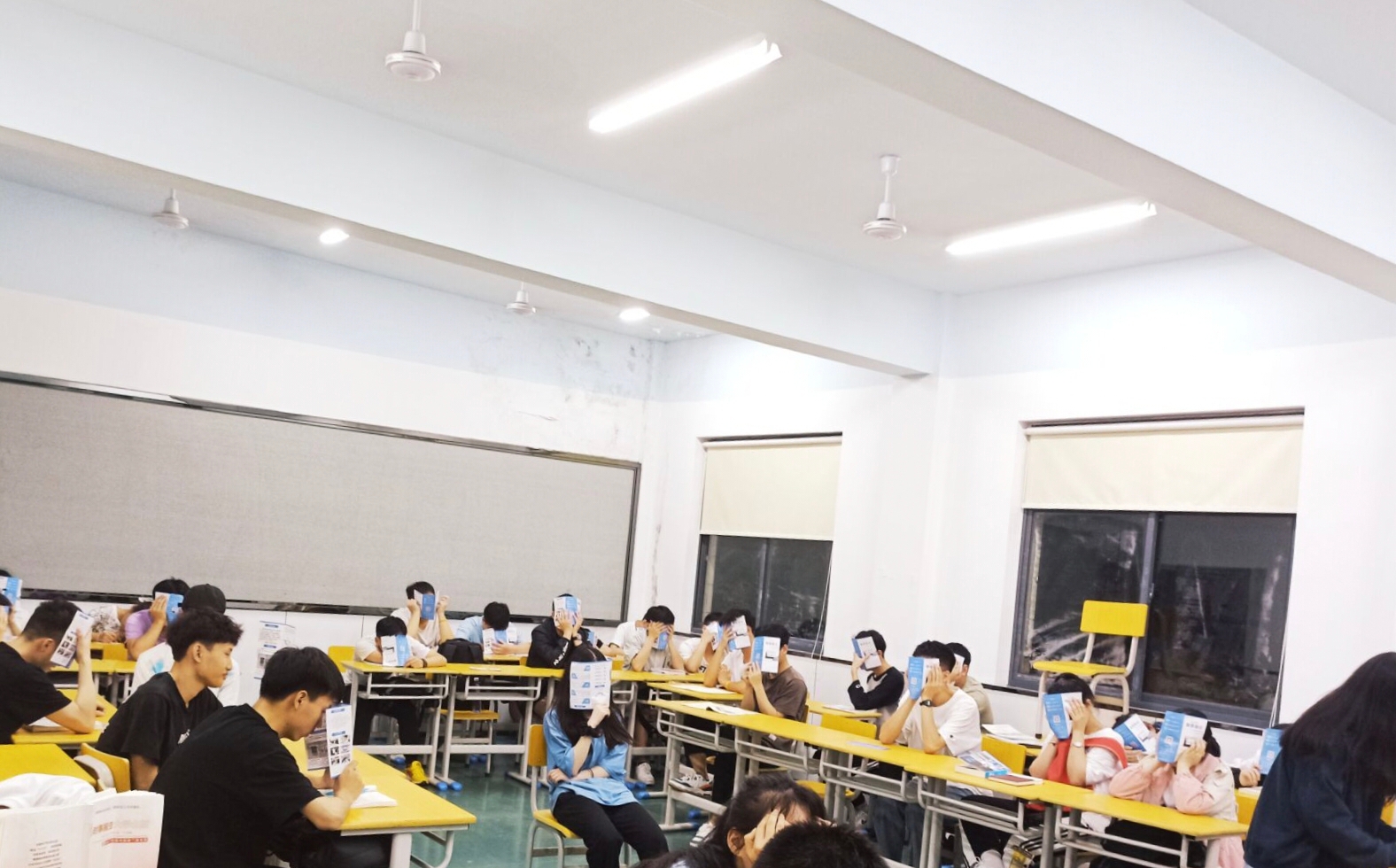 长沙民政职院电子学院开展“守护天使”成长辅导活动