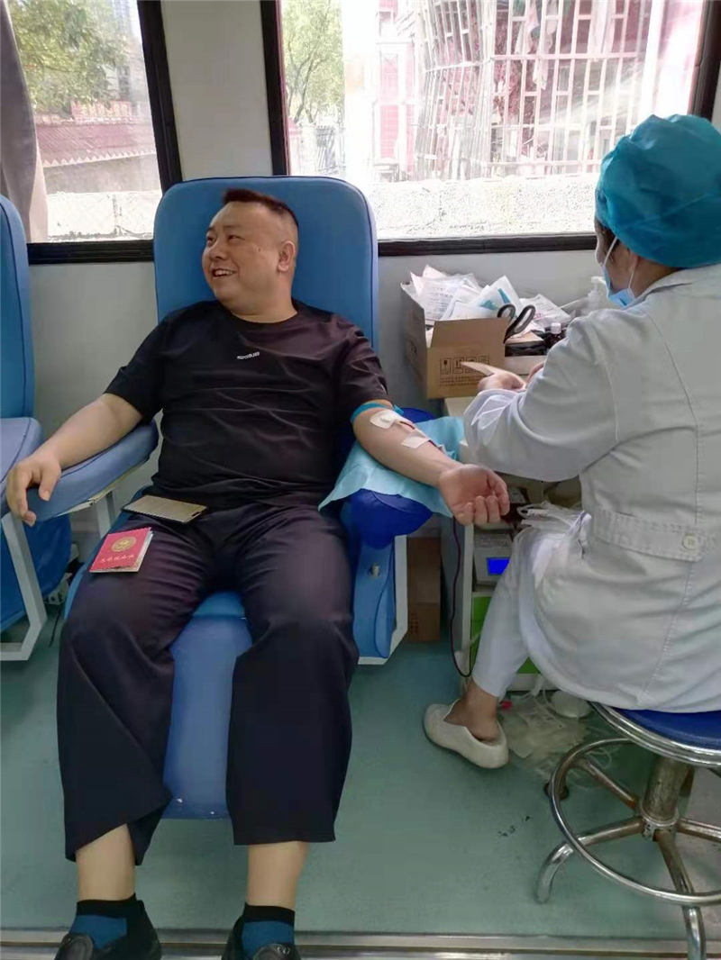 龙山法院组织开展无偿献血活动