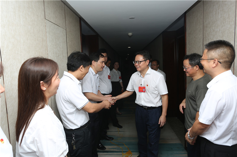 王海涛带队看望慰问党代表