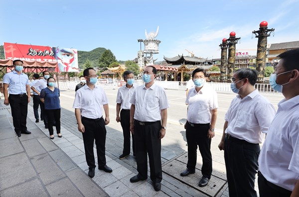 毛伟明在张家界督导检查疫情防控工作：抢时间 抢速度 坚决打赢疫情防控这场硬仗