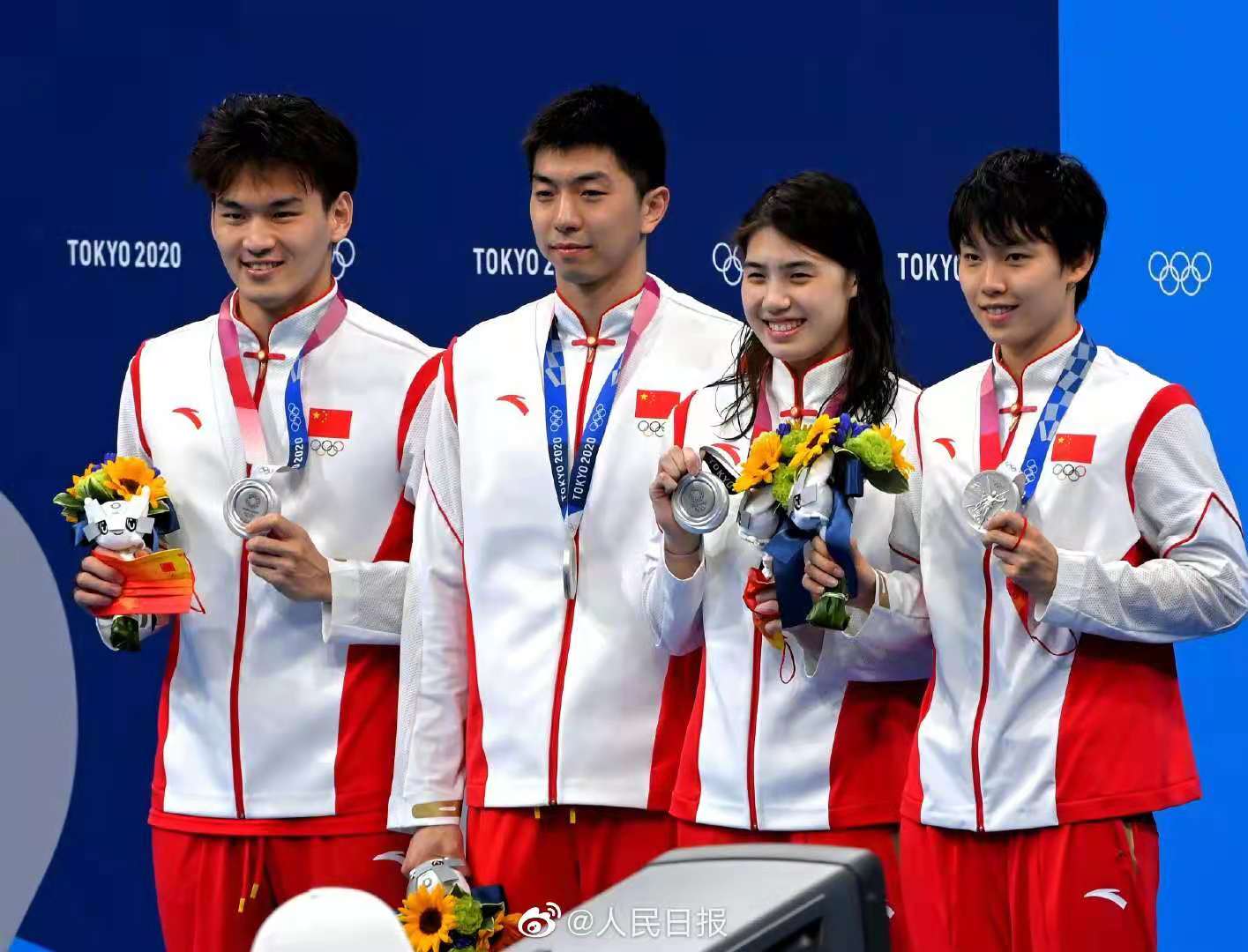 男女混合4×100米混合泳接力决赛中国队获得银牌