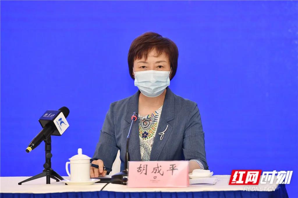 省医疗救治高级专家组组长,中南大学湘雅医院呼吸危重症科教授胡成平)