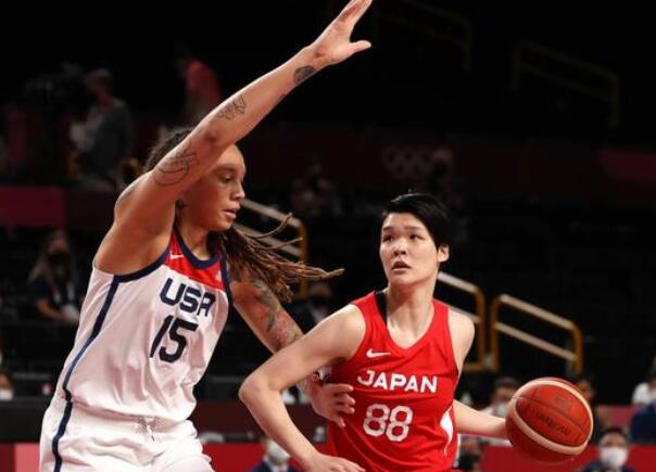 美国女篮大胜日本加冕奥运七连冠