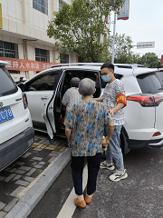 松杨湖街道：免费专车开进村 疫苗接种“加速度”