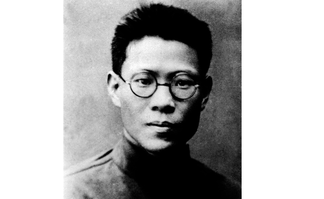 他是中国共产党早期创始人，首次提出“党的纪律为铁的纪律”